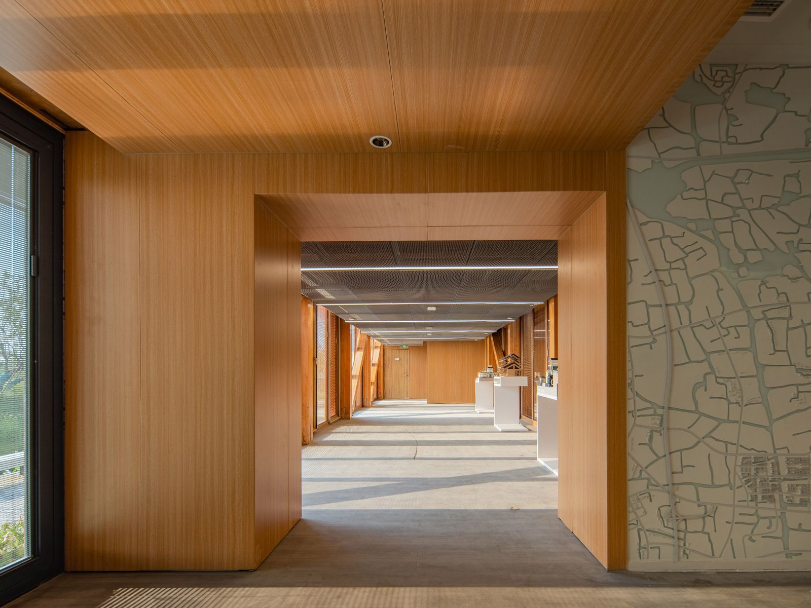 Coursive avec plafond bois lambrissé Pop'Oak